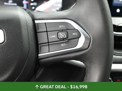 Used 2023 Jeep Compass Latitude image 40