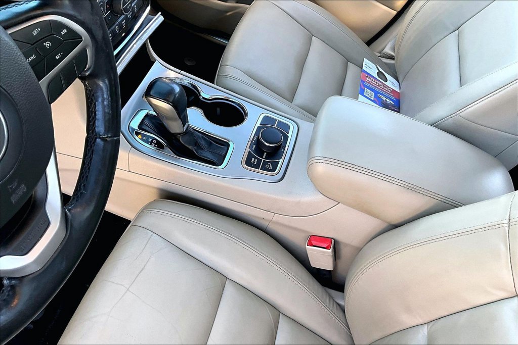 Used 2021 Jeep Grand Cherokee Limited AWD/4WD image 12