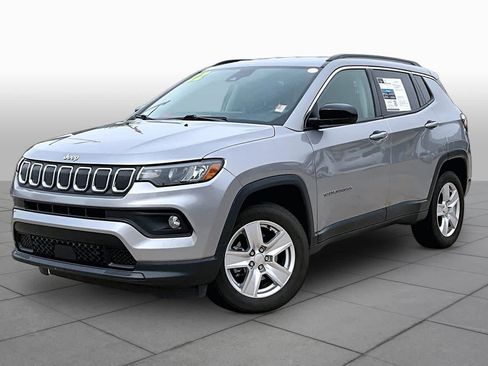 Used 2022 Jeep Compass Latitude AWD/4WD image 3