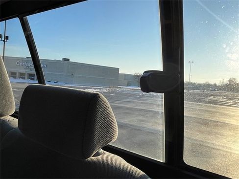 Used 2012 Toyota Tundra 4x4 Double Cab w/ Tow Pkg image 17