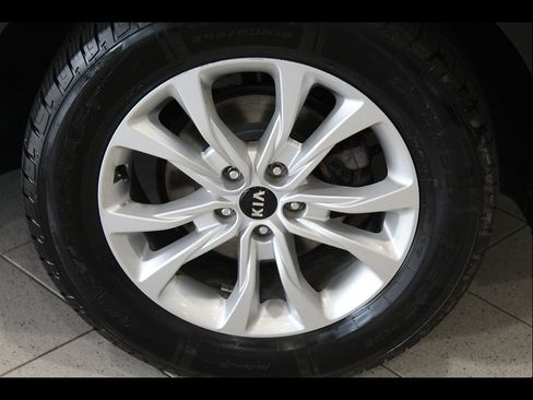 Used 2021 Kia Telluride LX AWD/4WD image 12