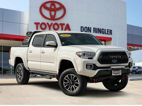 Used 2023 Toyota Tacoma SR5 w/ Technology Package AWD/4WD image 1