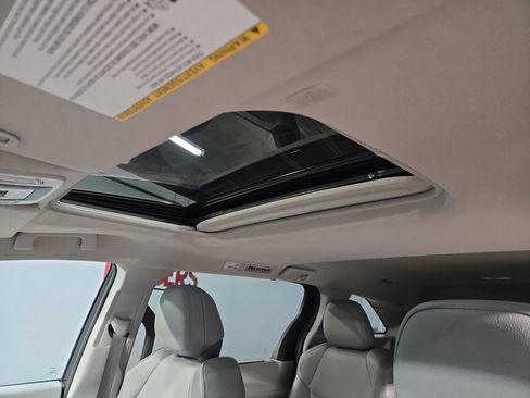 Used 2023 Toyota Sienna XLE FWD image 25