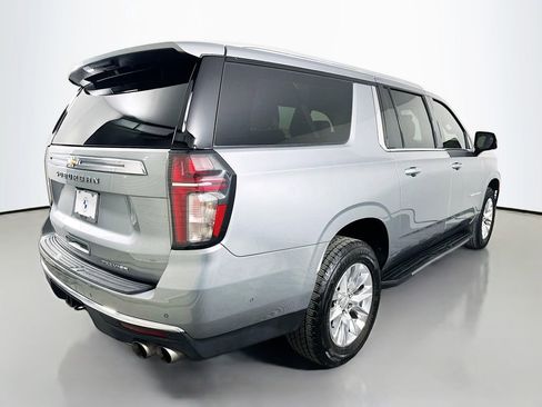 Used 2023 Chevrolet Suburban Premier w/ Advanced Technology Package AWD/4WD image 5