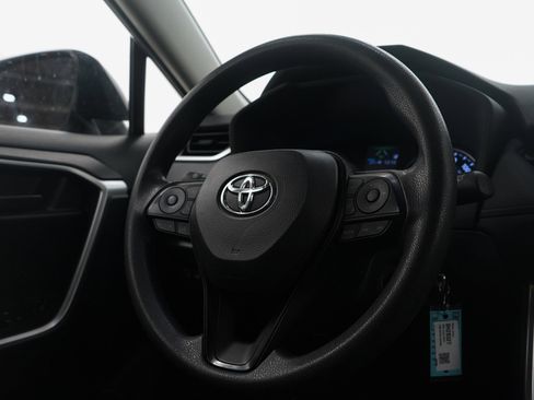 Used 2020 Toyota RAV4 LE image 16