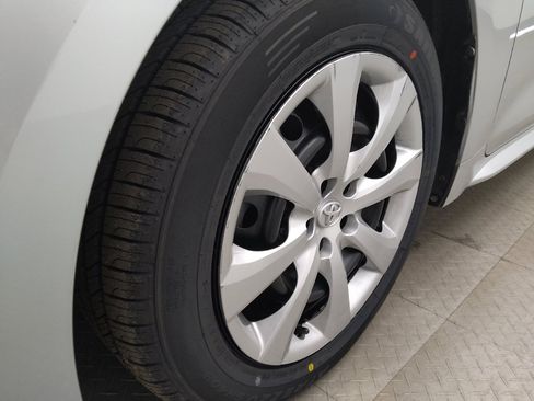 Used 2025 Toyota Corolla LE FWD image 31
