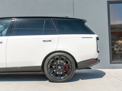 Used 2024 Land Rover Range Rover SV AWD/4WD image 22