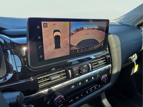 New 2026 Nissan Pathfinder SL image 16