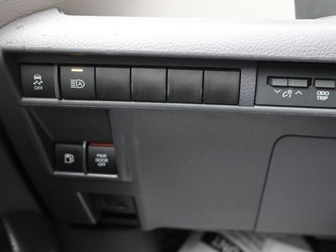 Used 2024 Toyota Sienna LE AWD/4WD image 33