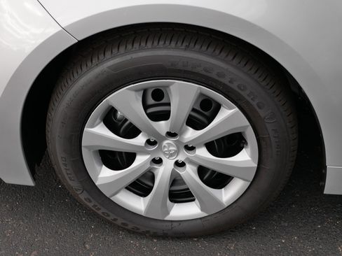 Certified 2025 Toyota Corolla LE image 15