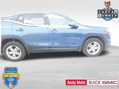 Used 2024 GMC Terrain SLE image 1