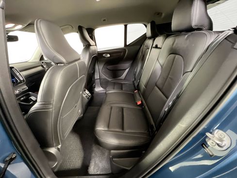 Used 2023 Volvo XC40 B5 Core w/ Convenience Package AWD/4WD image 22