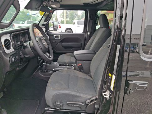 Used 2026 Jeep Wrangler Unlimited Sport AWD/4WD image 13