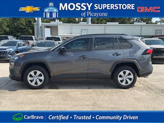 Used 2021 Toyota RAV4 LE FWD video 4