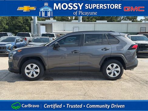Used 2021 Toyota RAV4 LE FWD image 4