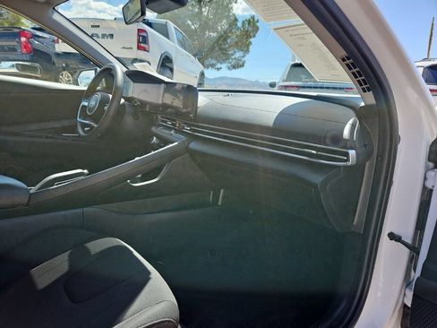 Used 2024 Hyundai Elantra SEL FWD image 22