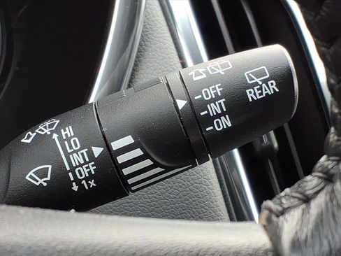 Used 2019 Chevrolet Equinox LT w/ Driver Convenience Package image 26