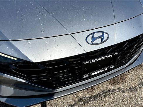 Used 2021 Hyundai Elantra SE image 30