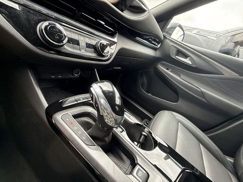 Certified 2025 Buick Envista Sport Touring FWD image 22