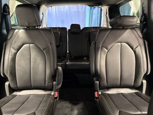 Used 2025 Chrysler Pacifica Select FWD image 35