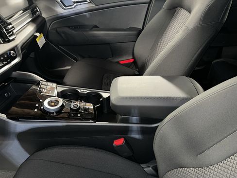 Certified 2025 Kia Sportage LX image 24