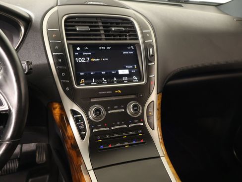 Used 2019 Lincoln Nautilus Reserve AWD/4WD image 5