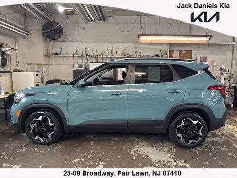 Certified 2024 Kia Seltos EX AWD/4WD image 1