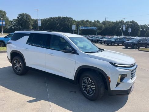 New 2026 Chevrolet Traverse LT w/ LPO, Floor Liner Package image 11