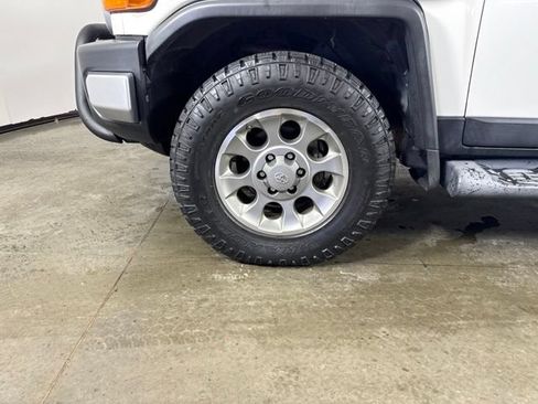 Used 2013 Toyota FJ Cruiser 4WD w/ Upgrade Pkg image 11