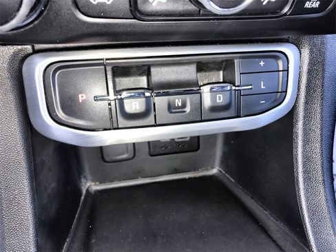 Used 2023 GMC Acadia SLE w/ Driver Convenience Package image 19