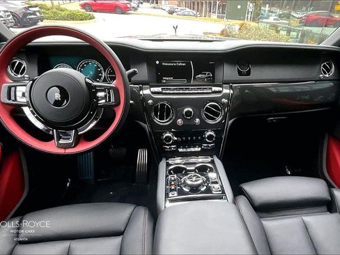 Used 2024 Rolls-Royce Cullinan Black Badge image 14