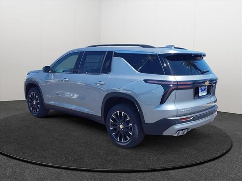New 2026 Chevrolet Traverse LT w/ Sun and Wheel Package FWD image 4