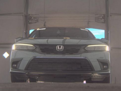 Used 2024 Honda Civic Sport Touring image 3