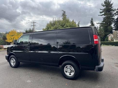 Used 2017 Chevrolet Express 2500 image 5