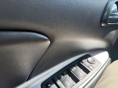 Used 2019 Dodge Journey SE w/ Connectivity Group FWD image 18