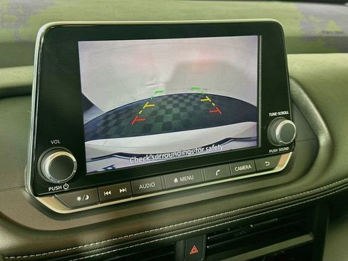 Used 2025 Nissan Rogue S FWD image 16