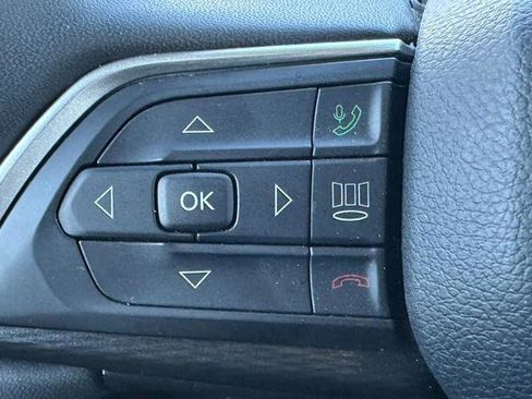 Used 2023 Jeep Grand Cherokee Altitude image 18