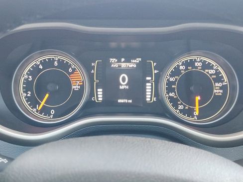 Used 2017 Jeep Cherokee Latitude w/ Comfort/Convenience Group image 14