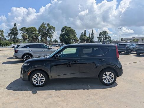 Certified 2022 Kia Soul LX FWD image 5