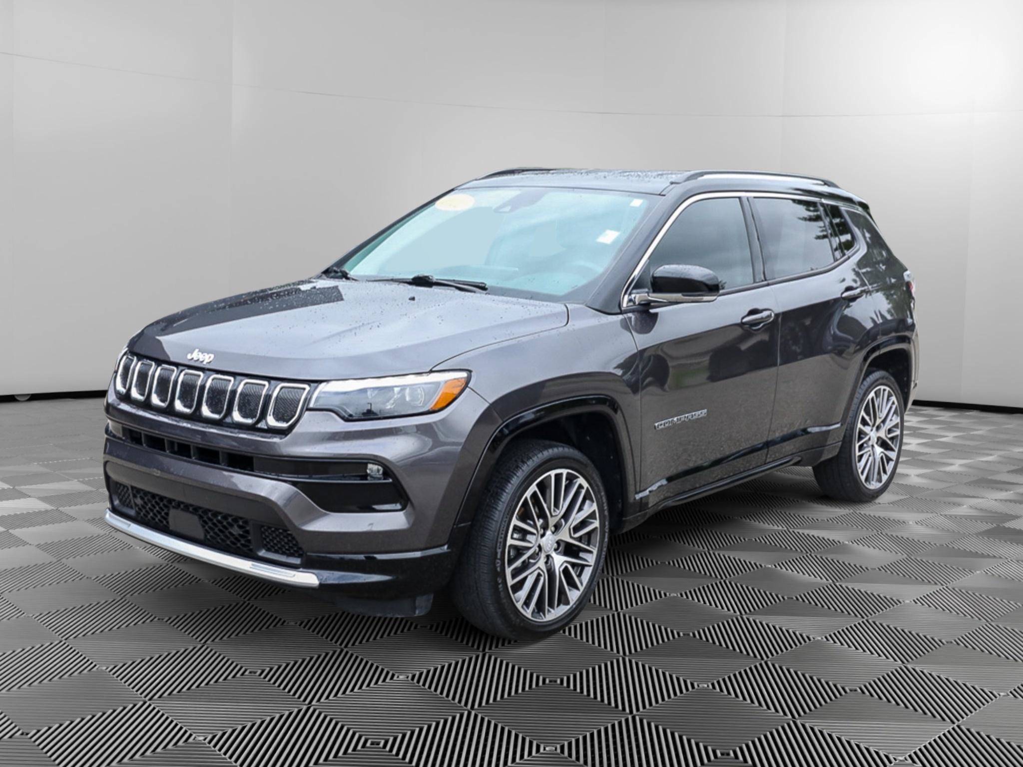 Used 2022 Jeep Compass Limited w/ Elite Group AWD/4WD image 2