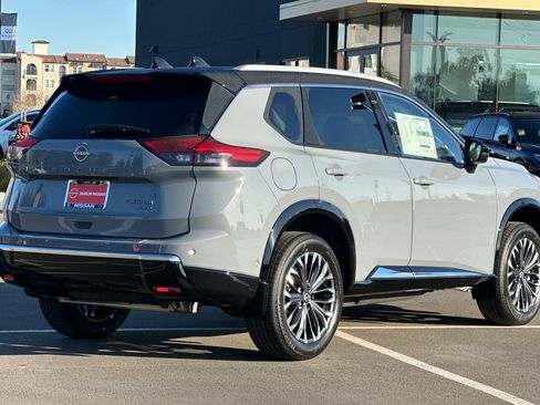 New 2026 Nissan Rogue Platinum image 4