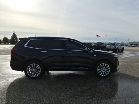 Used 2022 Cadillac XT6 Premium Luxury image 4