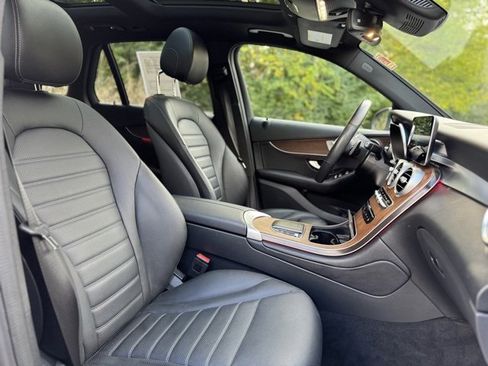Used 2022 Mercedes-Benz GLC 300 4MATIC image 21