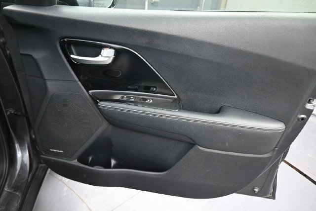 Used 2018 Kia Niro EX w/ EX Touring Graphite Edition FWD image 13