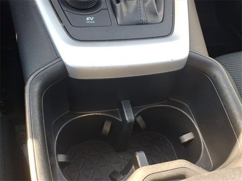 Used 2022 Toyota RAV4 LE image 19