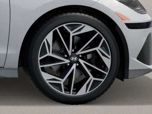 New 2025 Hyundai Ioniq 6 SEL image 8