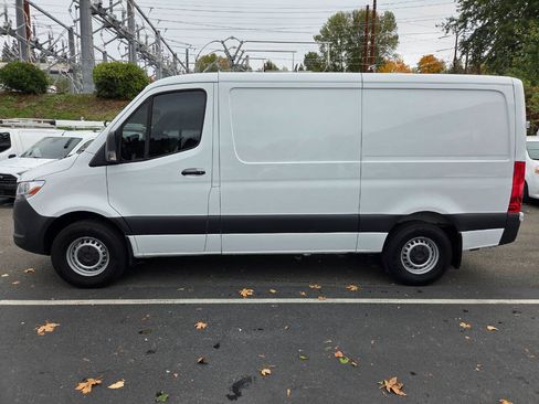 Used 2024 Mercedes-Benz Sprinter 2500 image 4