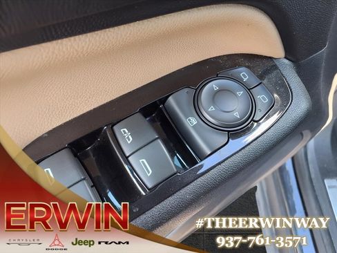 Used 2022 Chevrolet Equinox Premier w/ LPO, Floor Liner Package FWD image 17