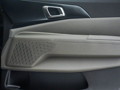 New 2026 Kia Carnival LXS image 9