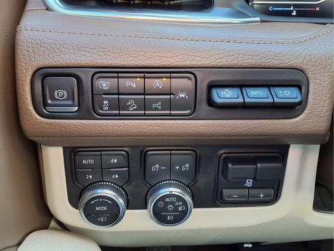 Used 2023 GMC Yukon XL Denali w/ Denali Reserve Package AWD/4WD image 19